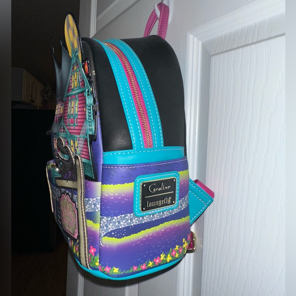 🆕 Coraline Pink Palace GID Loungefly Backpack - Picture 3 of 6